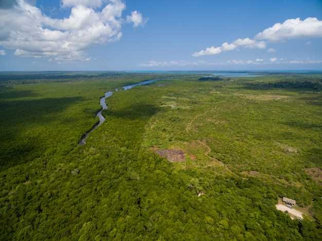 Which city is closest to Kakadu National Park?